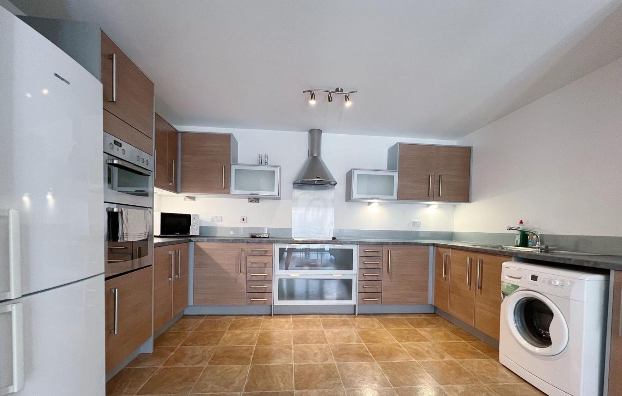 Comfort Seaside Two-Bedroom Apt Swansea Bagian luar foto