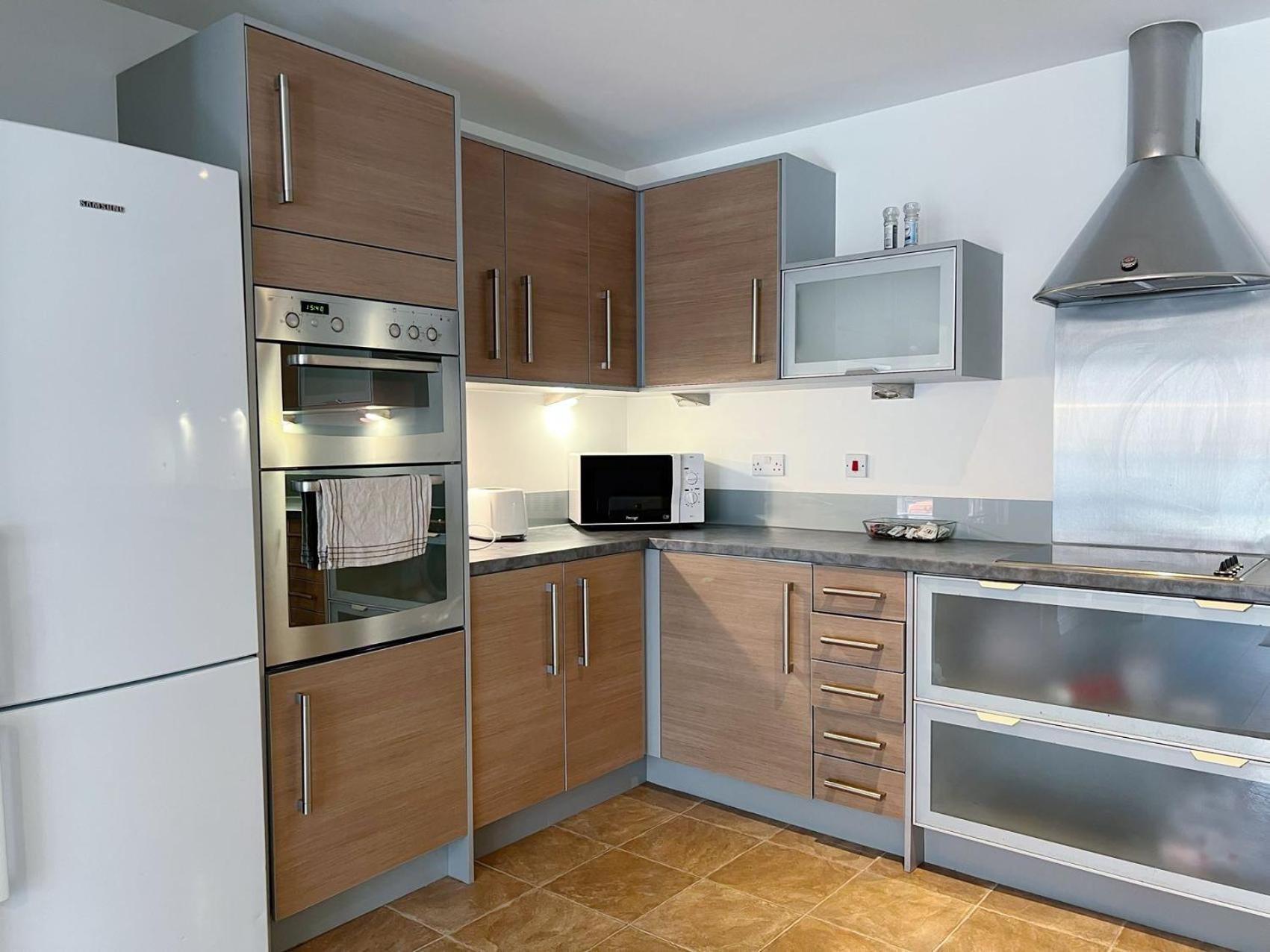 Comfort Seaside Two-Bedroom Apt Swansea Bagian luar foto